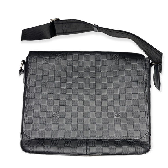 Louis vuitton  Damier Infini District MM crossbody - Picture 3 of 15